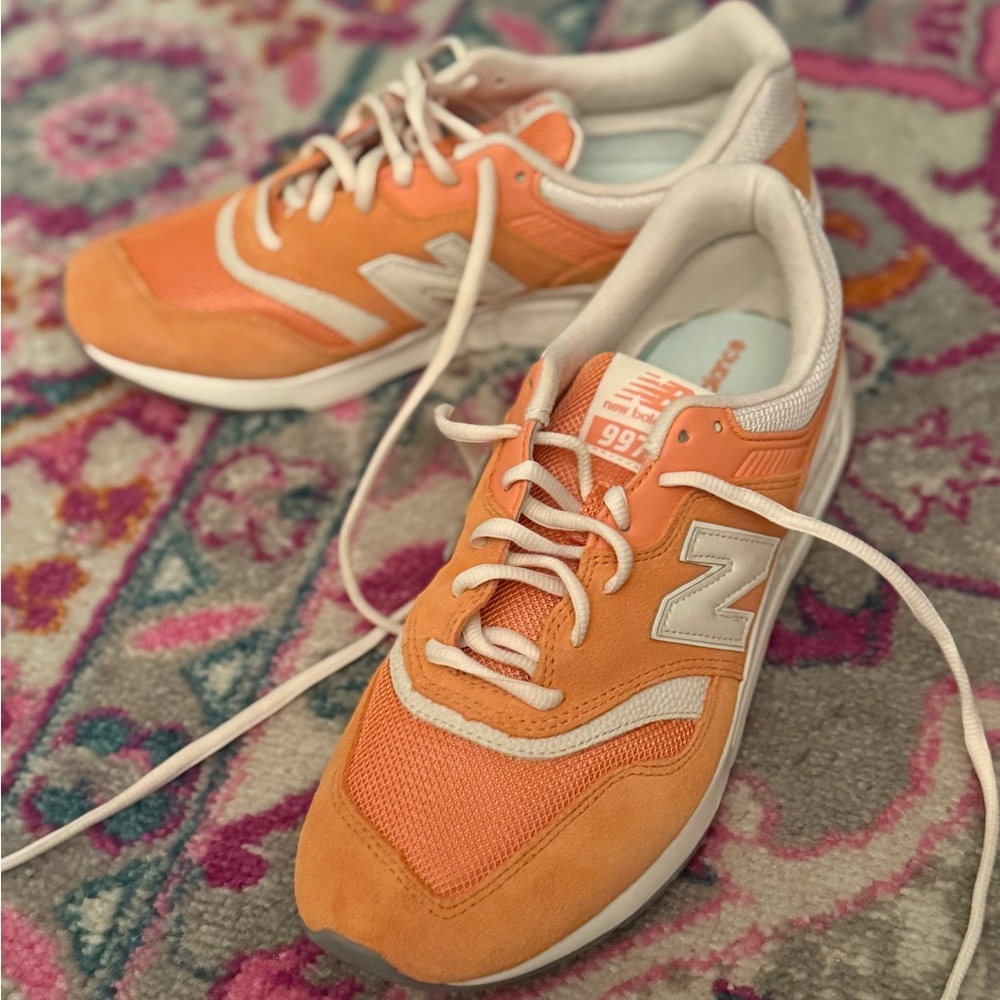 NWT**NEW BALANCE WOMEN’S  -997H SNEAKERS***